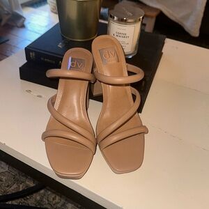 Dolce Vita heels 7.5 tan 4inch